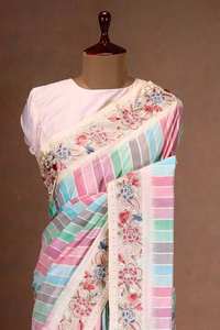 Saree en pure soie de créateur de Bollywood avec une belle bordure de travail de séquence de broderie Style pakistanais mariage et tenue de fête - Product Image 4