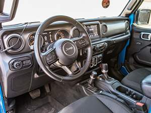 Pick-up 4x4 de taille moyenne d'occasion de 2020, véhicule utilitaire à cabine double tout-terrain avec suspension robuste - Product Image 5