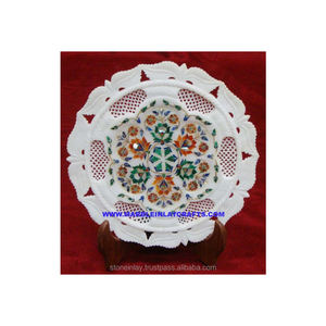 Plat en marbre blanc fait à la main avec incrustations en forme arrondie de la meilleure qualité pour les mariages, les fêtes et la décoration de la maison avec des motifs floraux - Product Image 1