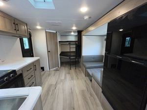 Autocaravana Keystone C-o-l-e-m-a-n Light 22BX 2025 para Camping - Product Image 4