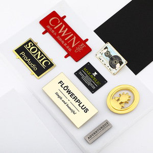 Nouvelle boucle de chaussure et étiquette de bagage en alliage métallique plaqué, avec insert lettre - Finition électroplaquée polie - Product Image 1