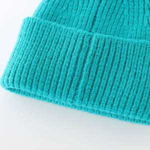 Gorro de lana merino de alta calidad, gorros de punto de invierno cálidos con parche de logotipo de cuero personalizado, gorros de lana al por mayor - Product Image 5