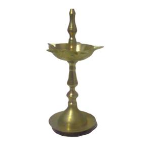 Laiton de haute qualité Kerala Fancy avec finition brillante dorée pour les temples et les églises pour les célébrations de Diwali. - Product Image 1