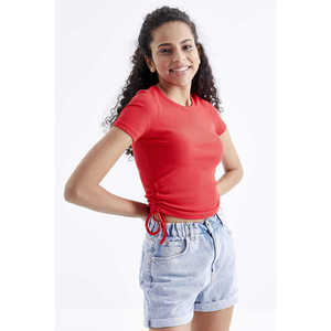 Camiseta Corta de Mujer Tommylife al por Mayor, Color Naranja, Cuello Redondo con Volantes Laterales - 97203 - POMEGRANATE BLOSSOM - Product Image 1