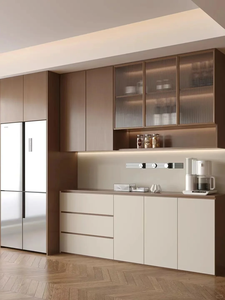 Système mural de salle à manger haut de gamme avec panneaux en bois d'ingénierie, niches décoratives, étagères à éclairage LED, rangement sans poignée et sections personnalisables - Product Image 5