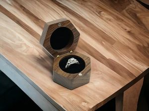 Boîte à bagues recyclable en papier Boîte à bijoux en bois de noyer noir massif à graver Organisateur de bijoux de voyage Porte-bague Cadeau à bas prix - Product Image 6