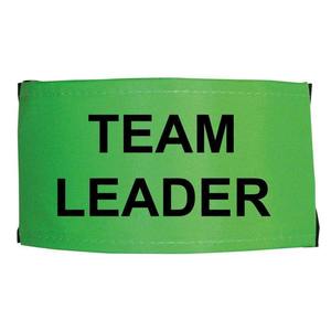 Brassard de capitaine réglable et hautement élastique, manchon de sport extensible avec sangle à boucle et crochet sécurisée pour les dirigeants d'équipe, les entraîneurs et les joueurs - Product Image 1