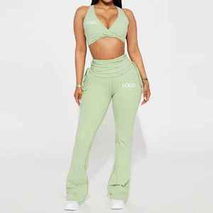 Conjunto de Yoga de 2 piezas personalizado OEM, Sujetador deportivo supersuave y pantalones de malla acampanados activos para mujer - Product Image 1