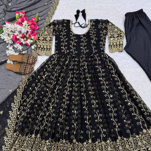 Anarkali lourd de créateur en georgette effet fleuri avec sequins et broderies, avec pantalon Chudi et dupatta à sequins - Product Image 1