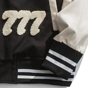 แจ็คเก็ตเบสบอลสไตล์ไฮสตรีทสีดำขาว แจ็คเก็ตเลตเตอร์แมนทรงบอมเบอร์ พร้อมเสื้อเจอร์ซีย์ทรงสปอร์ต ทรงหลวม สวมใส่สบาย เหมาะสำหรับฤดูหนาว - Product Image 4