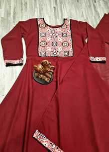 Fulpari เดรสสีดำแบบพิเศษสำหรับผู้หญิงเดรส Anarkali ลายดอกไม้ชุดเดรส Anarkali สำหรับปาร์ตี้เย็บเต็มชุดเดรส Anarkali Kurti - Product Image 3