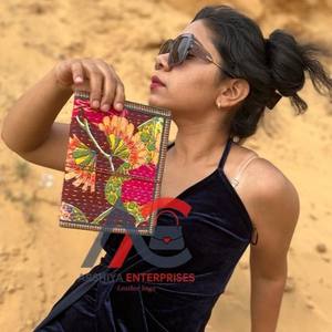 Nouveau réel fait à la main vibrant et coloré couverture en tissu Katha papier de travail journal Vintage coloré couverture non doublé feuille recyclée Journal - Product Image 1