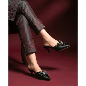 Zuecos y Mules Elegantes Bordados con Tacón 521 BK - Product Image 2