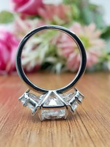 Anillo de Diamantes Clásico de Oro de 18K para Mujer, con Claridad VVS, Corte Esmeralda Certificado, para Bodas, Fiestas y Aniversarios - Product Image 5