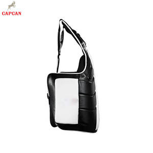 Protection de poitrine pour homme avec logo personnalisé, fabriquée avec des matériaux de qualité supérieure, pour MMA et boxe. - Product Image 5