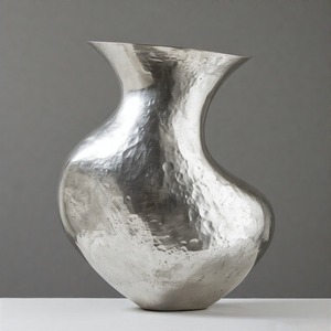 Jarrón de níquel alto Celestial Mist para decoración glamorosa, jarrón de suelo de tono metálico, diseño Floral en relieve, decoración del hogar, declaración de acento - Product Image 6