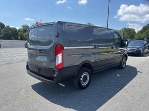 Fourgon utilitaire Ford Transit T-250 2025 certifié, propre et d'occasion, 148 pouces, toit bas, 9070 GVWR, propulsion arrière - Product Image 5