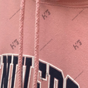 เสื้อฮู้ดดี้ผ้าฟลีซสีชมพูสดแบบยูนิเซ็กซ์ พิมพ์ลายโลโก้มหาวิทยาลัยด้วยเทคนิคการถ่ายเทความร้อน ปักลาย สตรีทแวร์ ผ้าฝ้าย ทรงโอเวอร์ไซส์ เนื้อหนา - Product Image 5
