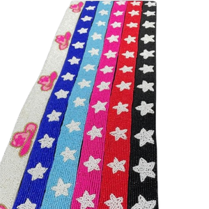 Correa de Bolso Bandolera Hecha a Mano con Cuentas Multicolores y Lentejuelas Brillantes para Eventos Deportivos y en Estadios - Product Image 5
