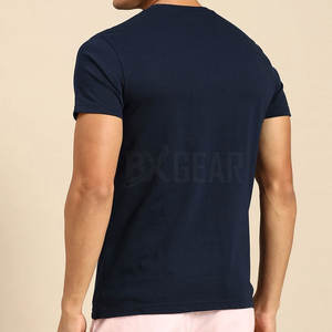 เสื้อยืดพิมพ์ลายสำหรับผู้ชายแนวสตรีทแบบคลาสสิกพร้อมวัสดุระบายอากาศและสวมใส่สบายตลอดทั้งวัน - Product Image 3