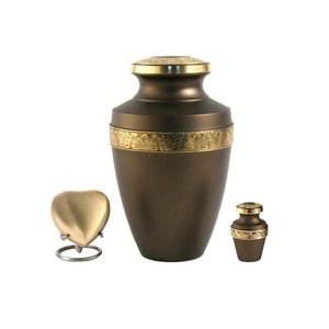 Wholesale Brass Decorative Cremation Funeral Urns for <b>Ashes</b> <b>Keepsake</b> <b>Pet</b> <b>Ashes</b> Urns Set Paw Engraved Design - Product Image 4