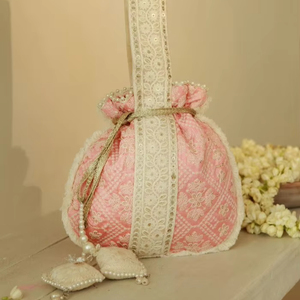 Sac Potli Bohème de Mariage pour la Mariée avec Broderies de Luxe en Velours, Chaînes et Pompon de Perles pour un Style Ethnique et un Cadeau Idéal - Product Image 1