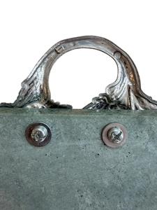 Tabla de Cortar de Mármol Verde de Lujo con Diseño Tubular y Mango de Metal Plateado para Cocina, Mesa de Comedor y Recepciones, Procedente de la India - Product Image 3