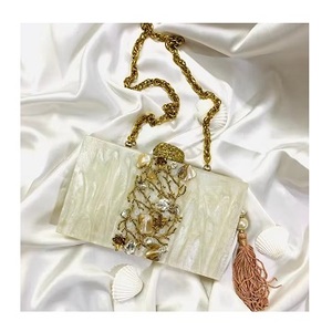 Pochette en résine de couleur avec un design lumineux pour femmes et filles à bas prix Fabrication indienne de qualité supérieure - Product Image 1