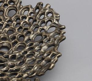 Bol à fruits design en métal avec motif artistique ajouré Parfait pour la décoration de table Durable Élégant Idéal pour les maisons modernes - Product Image 2