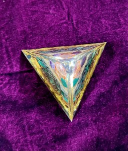 หินบำบัดแบบแม่เหล็กคริสตัลทรงพีระมิดทรงปิรามิดบรรจุอย่างสวยงามหินอัญมณีแกะสลัก - Product Image 3