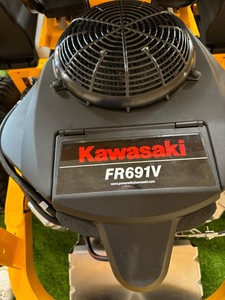 Cub Cadet XZ6 Ultima 46, Tractor Cortacésped de Giro Cero de Grado Industrial con Motor de 4 Tiempos, Alta Eficiencia en la Corte de Césped - Product Image 4