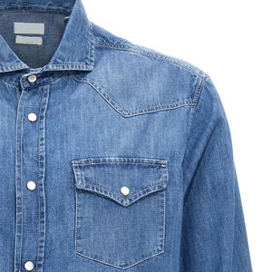 Camisa vaquera resistente para hombre hecha con tela cómoda y acabado de puntada limpia - Product Image 3