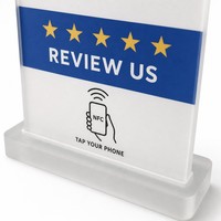 Support d'affichage NFC en acrylique transparent personnalisé, finition mate givrée, pour comptoir de vente au détail, réception d'hôtel