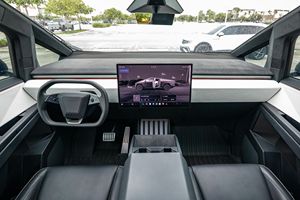 Auto Usado Confiable, Tesla Cybertruck Cyberbeast 2024, Tracción en las Cuatro Ruedas con Tres Motores, 845 Caballos de Fuerza - Product Image 3