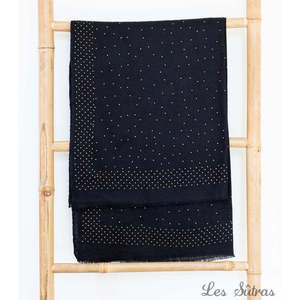 Écharpe en Soie Satinée avec Cristaux Dorés - Accessoire de Printemps Noir à Motif Uni de Créateur - Product Image 4