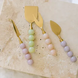 Juego de queso de Metal hecho a mano con mango de diseño único con acabado dorado de acero inoxidable, juego de queso de Metal con cuchara y cuchillo hecho a medida - Product Image 2