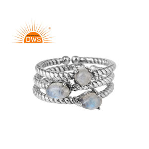 แหวนพลอยมูนสโตนสีรุ้งธรรมชาติสีเงินสเตอร์ลิงออกซิไดซ์แบบวางซ้อนกันได้ - Product Image 1