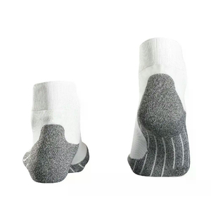 Calcetines de algodón suave blanco hechos a medida de alta calidad, calcetines deportivos atléticos para hombre, calcetines deportivos tobilleros para equipo de fútbol con logotipo personalizado - Product Image 4
