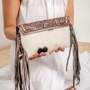 Cartera de mano de cuero mecanizada a la moda, bolso de mano de cuero tallado, carteras de cuero con estilo únicas para mujer - Product Image 6