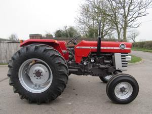 Nuevo Tractor Agrícola Massey Ferguson 185 de 75HP con Motor de 2 Ruedas Motrices y Transmisión por Engranajes - Product Image 2
