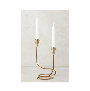 Bougeoir classique en métal de qualité supérieure avec un design complexe pour rehausser les décorations d'événements de maison ou de mariage - Product Image 1