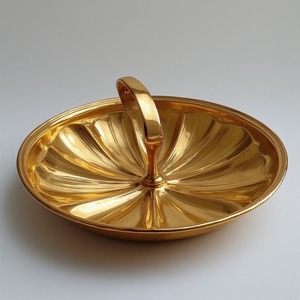 Serveur de fruits secs décoratif en aluminium avec trois compartiments joints en forme de feuille en finition or antique pour une salle à manger élégante - Product Image 4