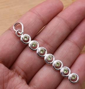 Péridot vert couleur pendentif pierre précieuse 925 pendentif en argent Sterling parfait cadeau de mariage 925 bijoux estampillés à la main - Product Image 4