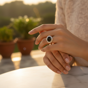 แหวนเงินแท้ 925 ประดับพลอยแบล็คออนิกซ์ สำหรับผู้หญิง เครื่องประดับอัญมณีสุดหรู - Product Image 1