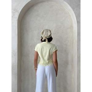 Camiseta de Mujer con Detalle de Encaje - Product Image 2