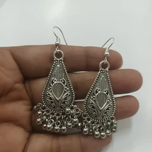 Boucles d'oreilles oxydées cerceau de Style marché indien ethnique plaqué or multicolore perle grappe goutte boucle d'oreille inspiré bijoux de mode - Product Image 1