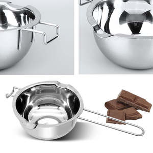 Tazón de acero inoxidable duradero para cocinar, mezclar y servir alimentos con un aspecto pulido de primera calidad. - Product Image 1