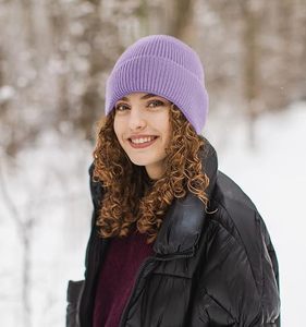 Gorro de invierno con forro polar suave y grueso para mujer, gorro de punto acogedor con un diseño elegante perfecto para el calor y la moda moderna - Product Image 2