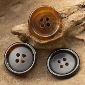 Boutons en corne de buffle véritable, faits main, écologiques, durables, toucher naturel, finition polie, style animalier, tailles personnalisées, artisanaux - Product Image 2
