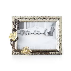 Marco de fotos de aluminio y metal único con patrón decorativo perfecto para mostrar fotos de boda o recuerdos preciados con estilo - Product Image 1